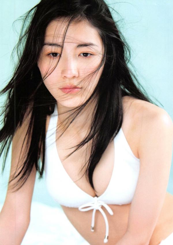 松井珠理奈 松井珠理奈  松井珠理奈《Jurina》清新活力写真，展现青春灵动魅力与街头时尚穿搭，百变风格尽显偶像气质第111张图片