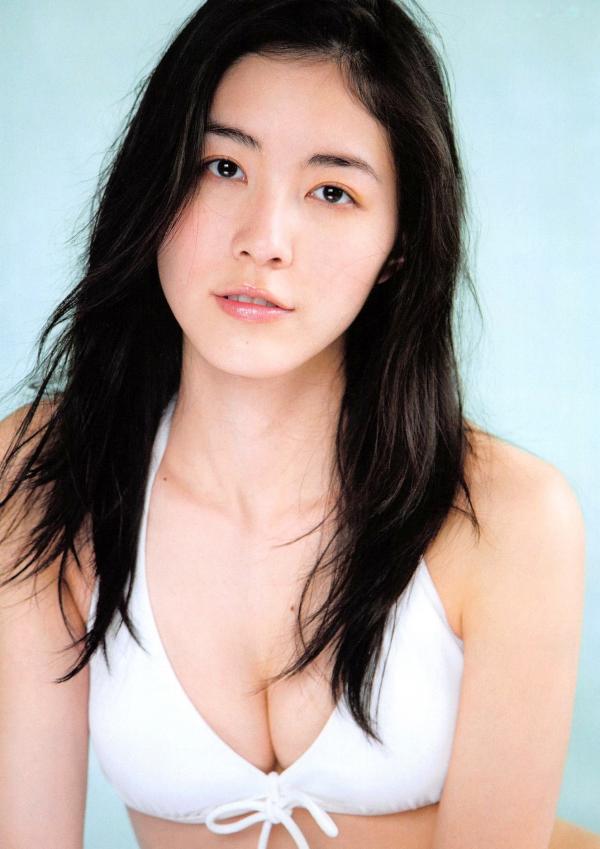 松井珠理奈 松井珠理奈  松井珠理奈《Jurina》清新活力写真，展现青春灵动魅力与街头时尚穿搭，百变风格尽显偶像气质第112张图片