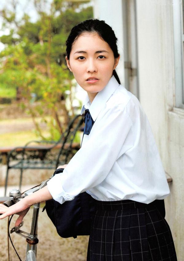 松井珠理奈 松井珠理奈  松井珠理奈《Jurina》清新活力写真，展现青春灵动魅力与街头时尚穿搭，百变风格尽显偶像气质第113张图片