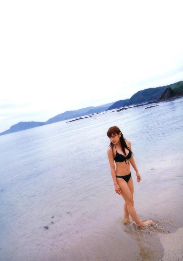 高橋愛 高桥爱  PB写真集_高橋愛《愛ごころ Ai Gokoro》海滩比基尼清纯治愈系日系写真 [88P]第37张图片