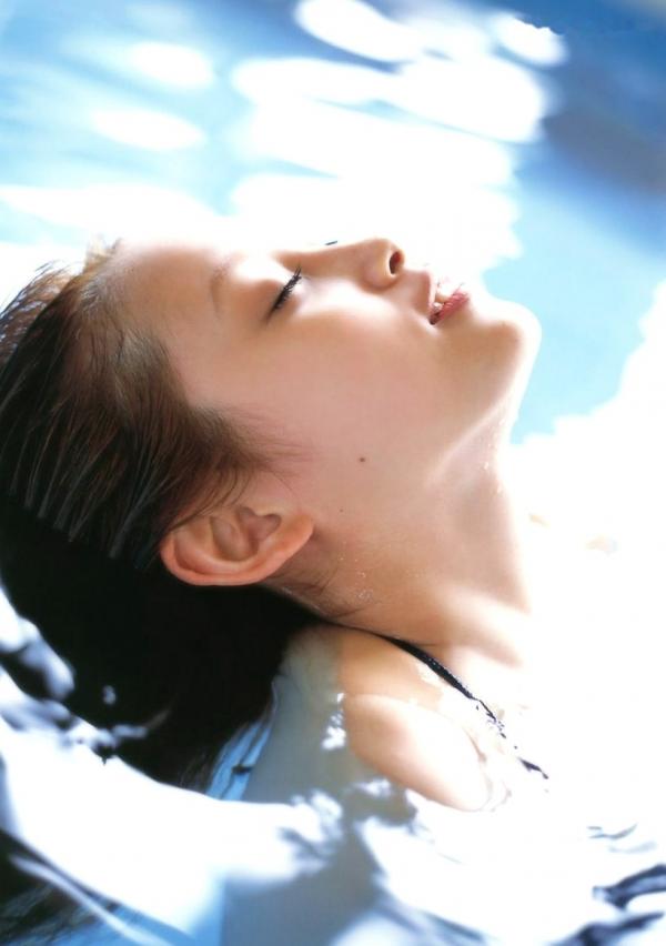 高橋愛 高桥爱  PB写真集_高橋愛《愛ごころ Ai Gokoro》海滩比基尼清纯治愈系日系写真 [88P]第70张图片