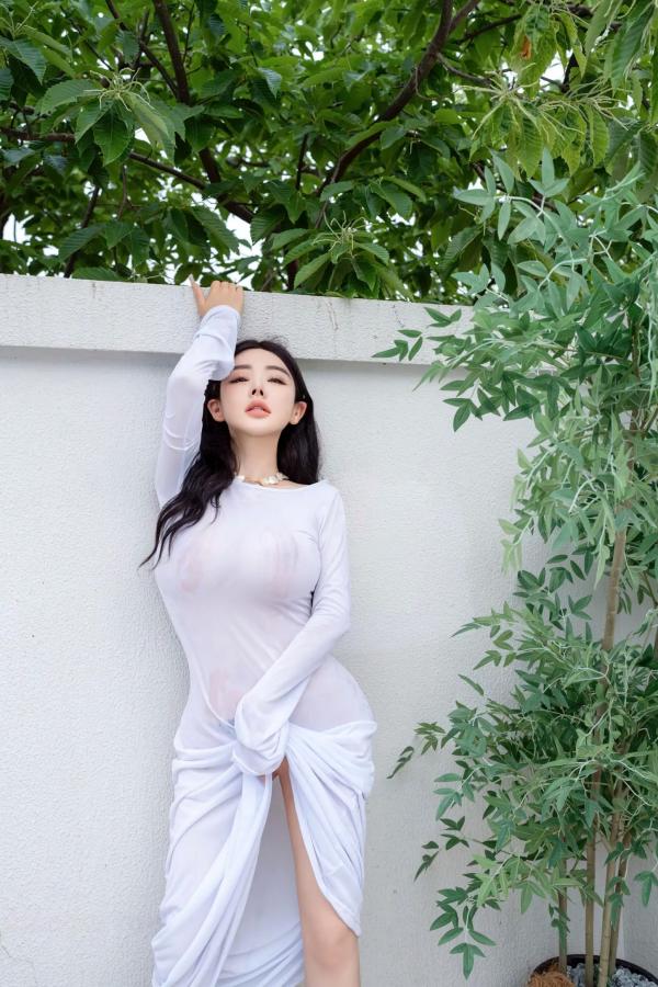 潘娇娇 潘娇娇  潘娇娇 庭院中的春色[90P] - 户外白色长裙诱惑 私房极品性感写真第74张图片