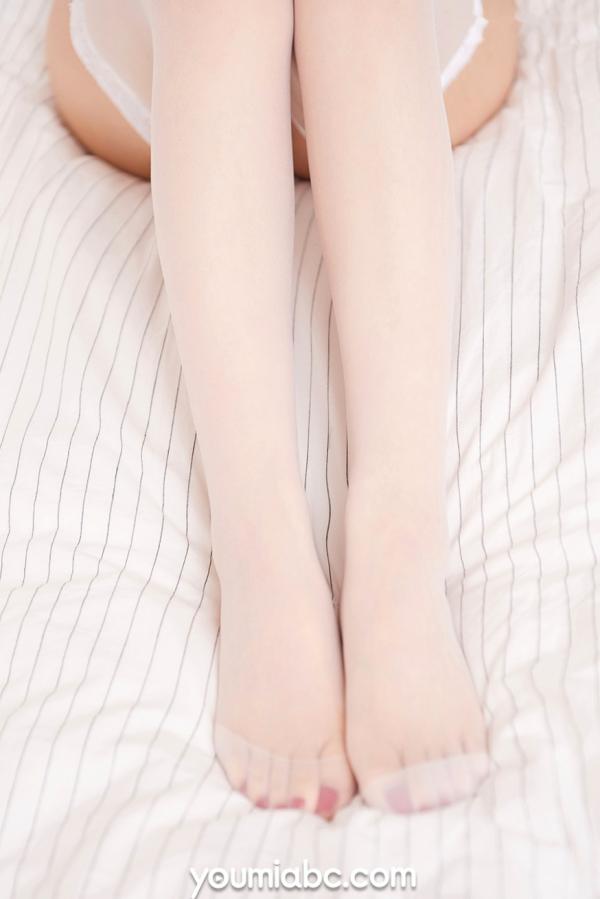 张雨萌 纯小希  YouMi尤蜜-张雨萌-《浓情女神》高清写真：极致诱惑的居家私房，蕾丝透视与性感内衣的完美呈现（无圣光）第24张图片