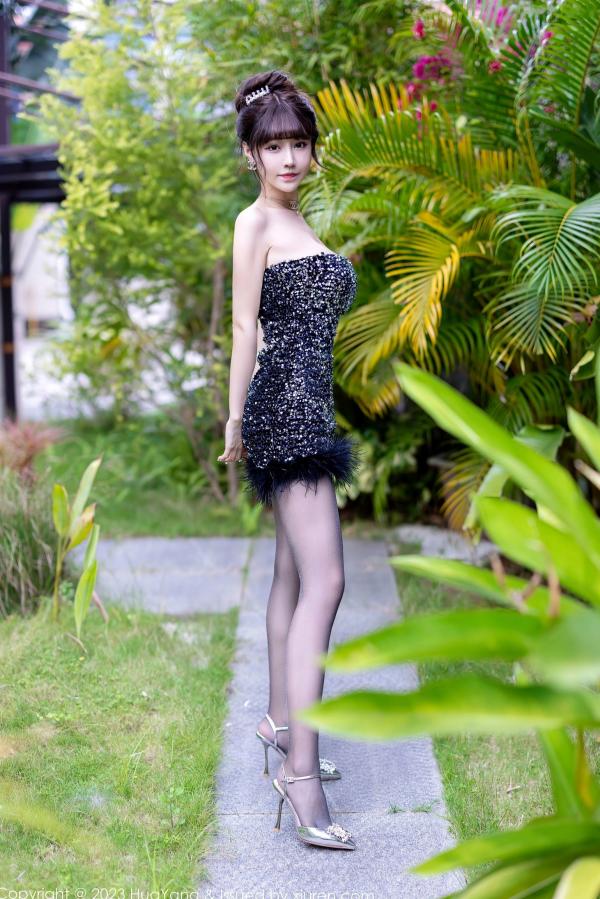 朱可 朱可儿Flora  HuaYang花漾 朱可儿Flora 私房室内黑丝羽毛抹胸装大尺度写真 极致诱惑童颜女神第3张图片