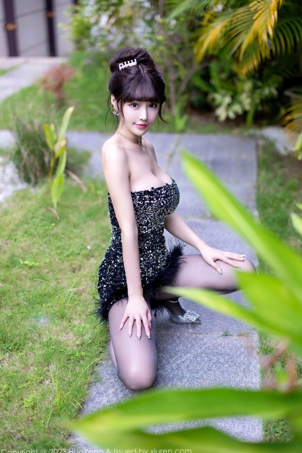 朱可 朱可儿Flora  HuaYang花漾 朱可儿Flora 私房室内黑丝羽毛抹胸装大尺度写真 极致诱惑童颜女神第4张图片
