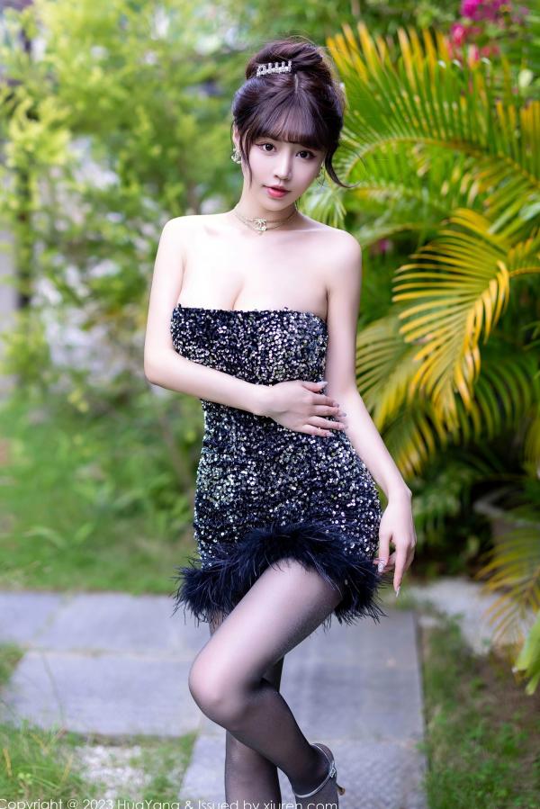 朱可 朱可儿Flora  HuaYang花漾 朱可儿Flora 私房室内黑丝羽毛抹胸装大尺度写真 极致诱惑童颜女神第7张图片