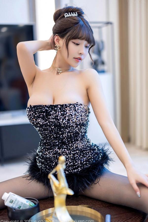 朱可 朱可儿Flora  HuaYang花漾 朱可儿Flora 私房室内黑丝羽毛抹胸装大尺度写真 极致诱惑童颜女神第23张图片