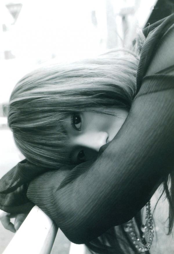 若槻千夏   若槻千夏《Chinatty》写真集：经典户外比基尼与浴室清纯诱惑，展现完美身材与活力美感第29张图片
