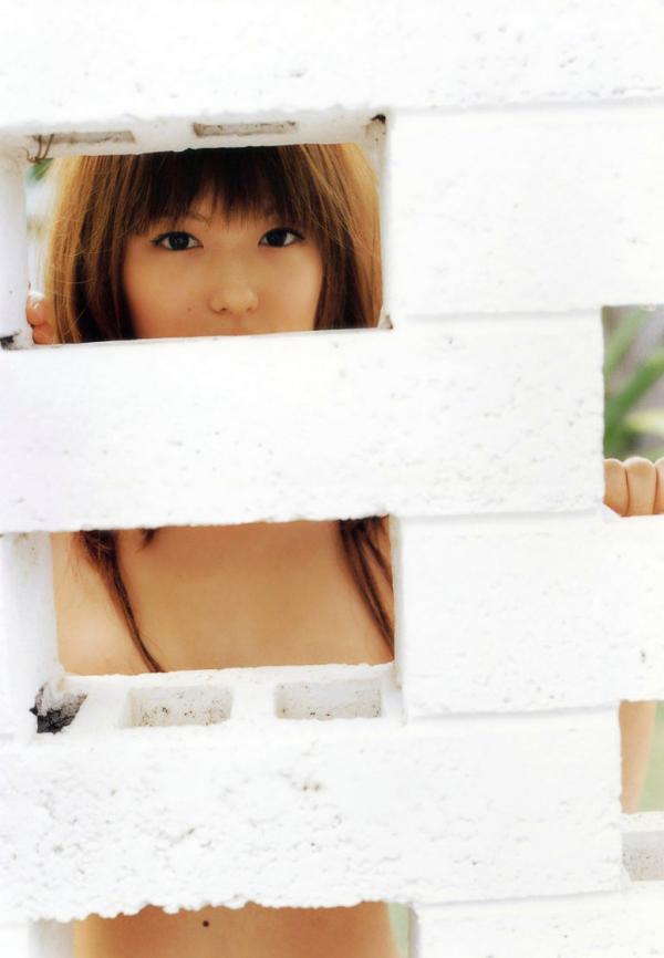 若槻千夏   若槻千夏《Chinatty》写真集：经典户外比基尼与浴室清纯诱惑，展现完美身材与活力美感第80张图片