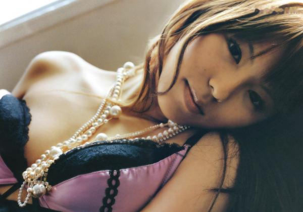 若槻千夏   若槻千夏《Chinatty》写真集：经典户外比基尼与浴室清纯诱惑，展现完美身材与活力美感第95张图片