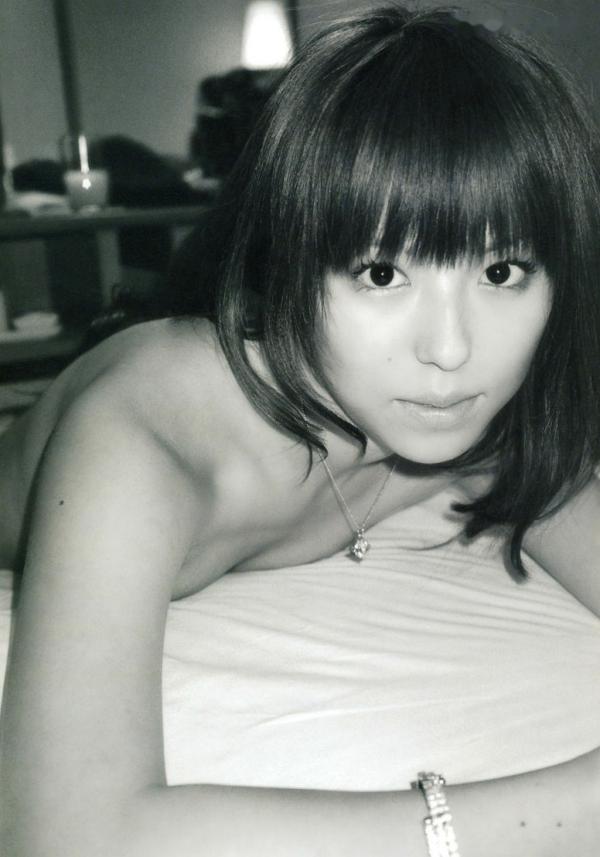 若槻千夏   若槻千夏《Chinatty》写真集：经典户外比基尼与浴室清纯诱惑，展现完美身材与活力美感第100张图片