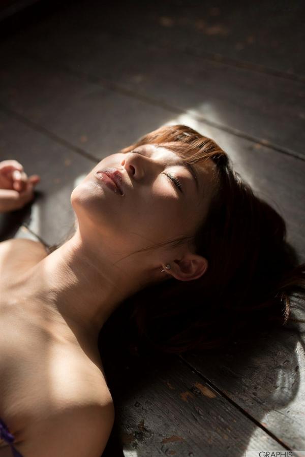 天使もえ 天使萌  Graphis_天使萌『Fairy Angel』精致清纯写真，温柔卧室、户外街拍与唯美浴室湿身大片[52P]第8张图片