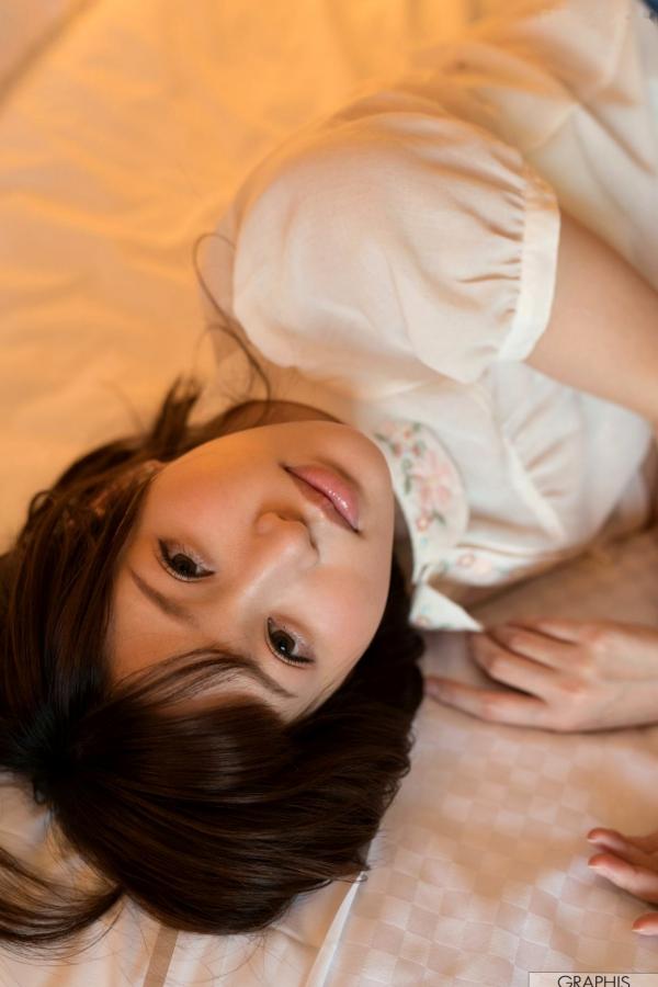 天使もえ 天使萌  Graphis_天使萌『Fairy Angel』精致清纯写真，温柔卧室、户外街拍与唯美浴室湿身大片[52P]第29张图片