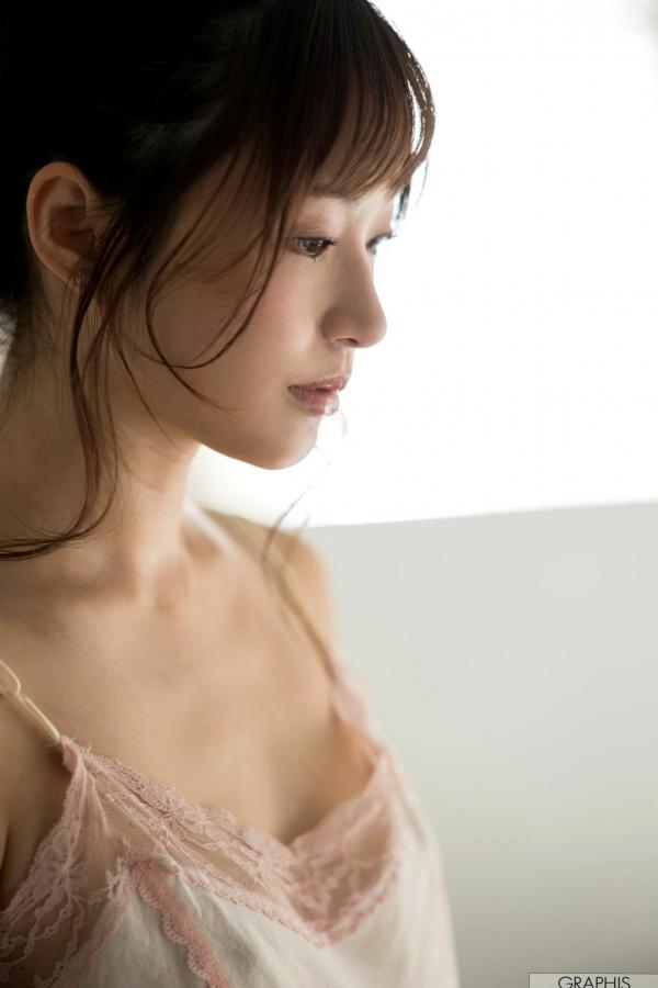 天使もえ 天使萌  Graphis_天使萌『Fairy Angel』精致清纯写真，温柔卧室、户外街拍与唯美浴室湿身大片[52P]第39张图片