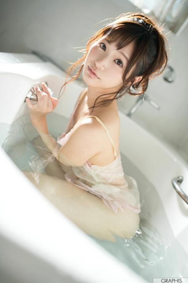 天使もえ 天使萌  Graphis_天使萌『Fairy Angel』精致清纯写真，温柔卧室、户外街拍与唯美浴室湿身大片[52P]第46张图片