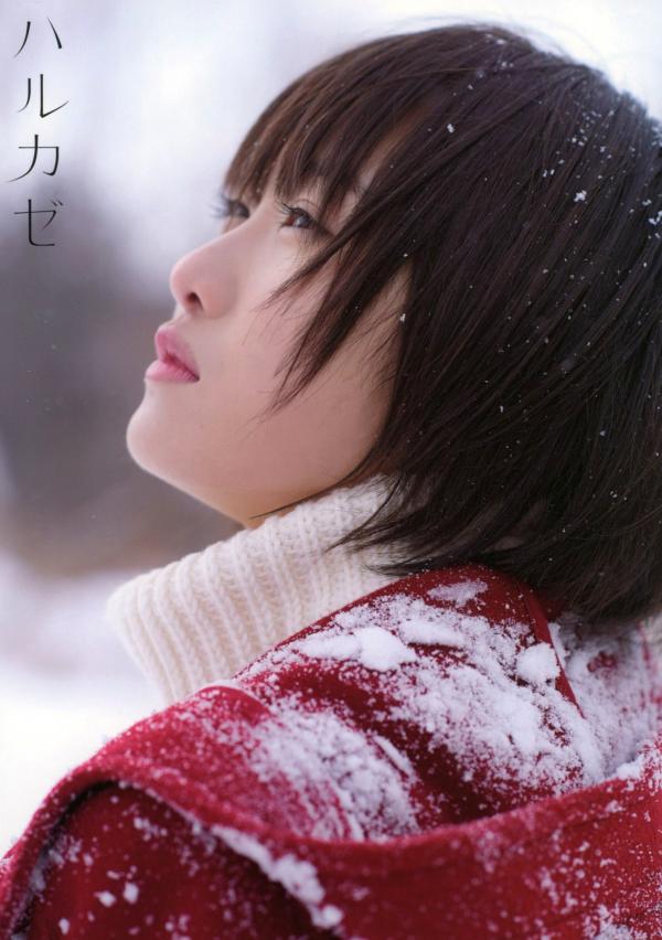 工藤遥   PB写真集_工藤遥《ハルカゼ》：海滩泳池比基尼与冰雪冬日私房照 [101P]第1张图片