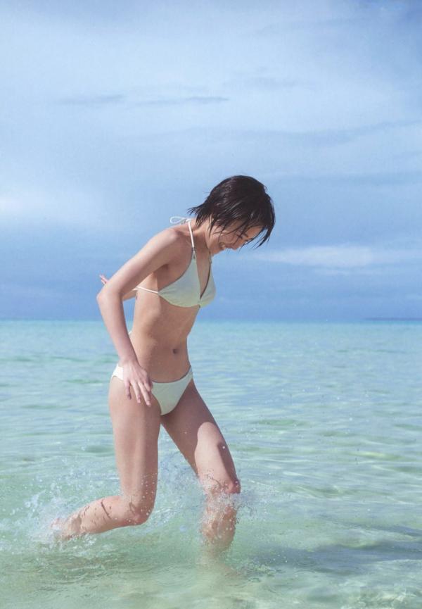 工藤遥   PB写真集_工藤遥《ハルカゼ》：海滩泳池比基尼与冰雪冬日私房照 [101P]第11张图片