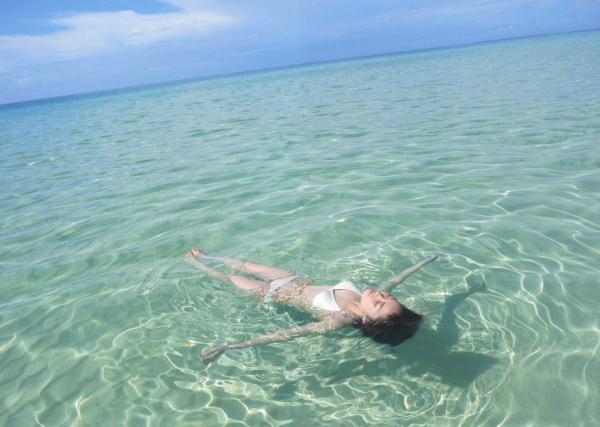 工藤遥   PB写真集_工藤遥《ハルカゼ》：海滩泳池比基尼与冰雪冬日私房照 [101P]第13张图片