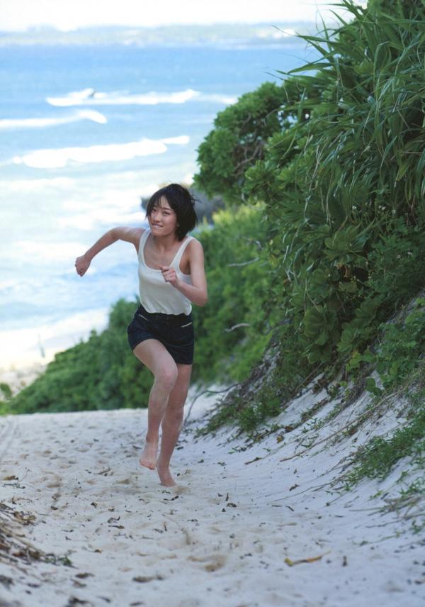 工藤遥   PB写真集_工藤遥《ハルカゼ》：海滩泳池比基尼与冰雪冬日私房照 [101P]第55张图片