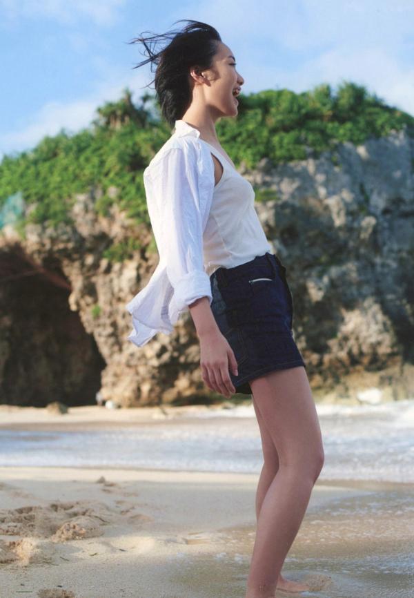 工藤遥   PB写真集_工藤遥《ハルカゼ》：海滩泳池比基尼与冰雪冬日私房照 [101P]第56张图片