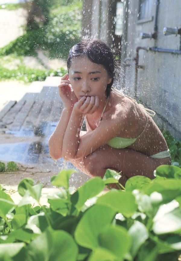 工藤遥   PB写真集_工藤遥《ハルカゼ》：海滩泳池比基尼与冰雪冬日私房照 [101P]第64张图片
