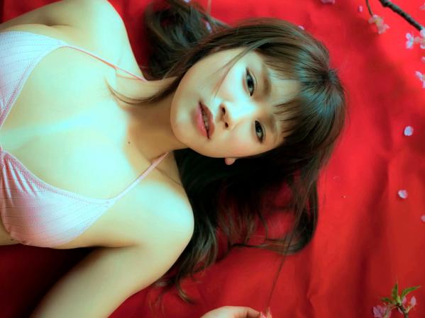 久松郁実 久松郁实  久松郁实 - 和风宅邸纯美比基尼写真，日系女神阳光下的治愈系诱惑，尽显曼妙身姿与灵动气息第11张图片