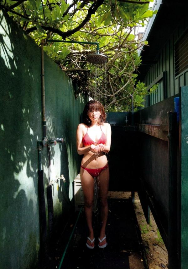 久松郁実 久松郁实  久松郁实《LAIKU》高清写真集，唯美沙滩比基尼湿身诱惑，展示健康小麦色肌肤的清新活力第58张图片