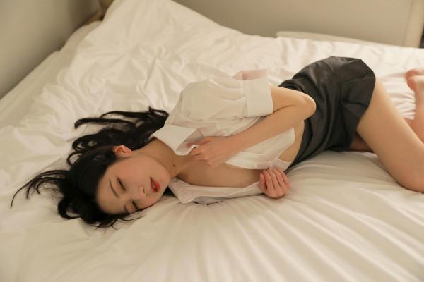 細谷理紗 细谷理纱  韩国美女Risa私房照：精致校服制服诱惑，演绎叛逆坏学生角色扮演，清纯可爱与性感气质完美融合，室内场景拍摄，视觉效果十足第54张图片