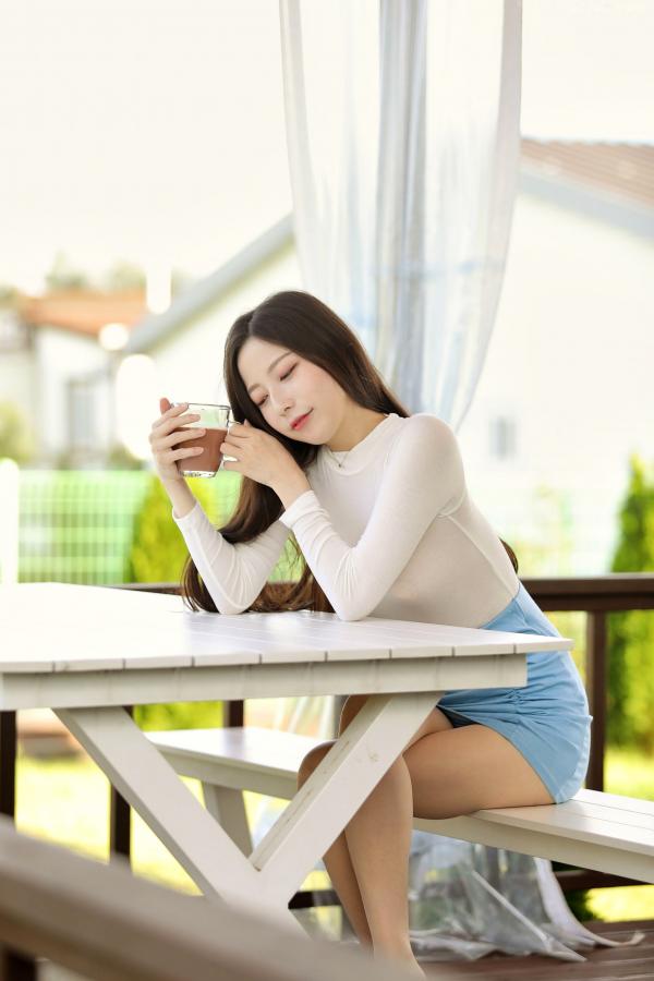 細谷理紗 细谷理纱  韩国美女Risa：第一堂课户外私房写真，清新紧身白衣勾勒曼妙曲线，韩系女神清纯与性感并存，极品美腿大尺度推荐第2张图片
