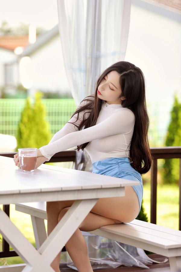 細谷理紗 细谷理纱  韩国美女Risa：第一堂课户外私房写真，清新紧身白衣勾勒曼妙曲线，韩系女神清纯与性感并存，极品美腿大尺度推荐第4张图片