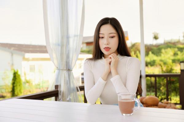 細谷理紗 细谷理纱  韩国美女Risa：第一堂课户外私房写真，清新紧身白衣勾勒曼妙曲线，韩系女神清纯与性感并存，极品美腿大尺度推荐第5张图片
