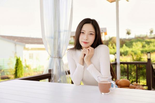 細谷理紗 细谷理纱  韩国美女Risa：第一堂课户外私房写真，清新紧身白衣勾勒曼妙曲线，韩系女神清纯与性感并存，极品美腿大尺度推荐第6张图片