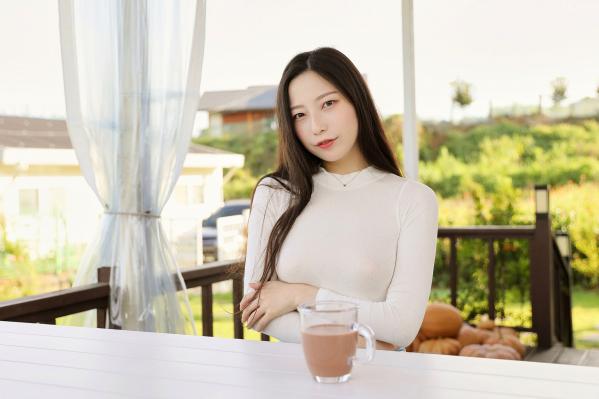 細谷理紗 细谷理纱  韩国美女Risa：第一堂课户外私房写真，清新紧身白衣勾勒曼妙曲线，韩系女神清纯与性感并存，极品美腿大尺度推荐第8张图片