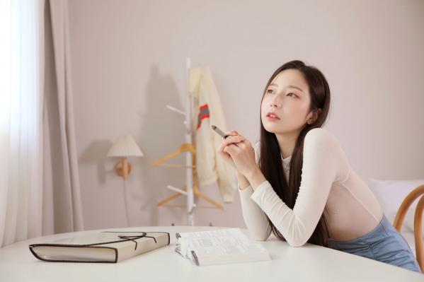 細谷理紗 细谷理纱  韩国美女Risa：第一堂课户外私房写真，清新紧身白衣勾勒曼妙曲线，韩系女神清纯与性感并存，极品美腿大尺度推荐第16张图片