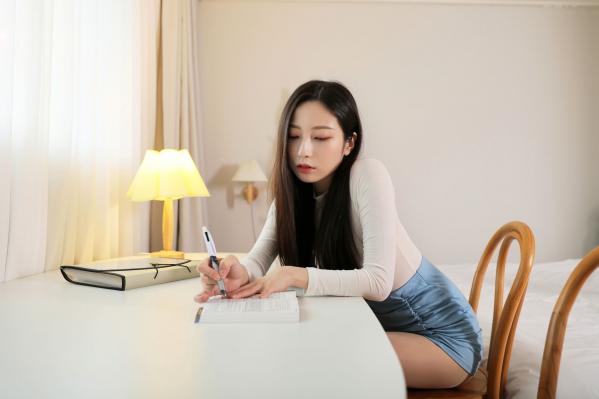 細谷理紗 细谷理纱  韩国美女Risa：第一堂课户外私房写真，清新紧身白衣勾勒曼妙曲线，韩系女神清纯与性感并存，极品美腿大尺度推荐第17张图片