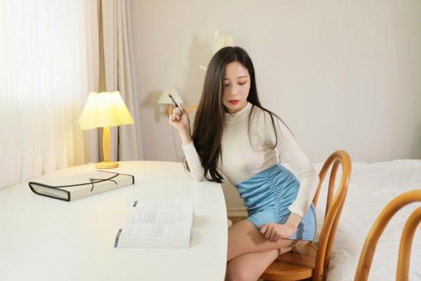 細谷理紗 细谷理纱  韩国美女Risa：第一堂课户外私房写真，清新紧身白衣勾勒曼妙曲线，韩系女神清纯与性感并存，极品美腿大尺度推荐第21张图片
