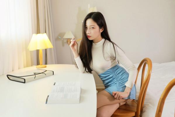 細谷理紗 细谷理纱  韩国美女Risa：第一堂课户外私房写真，清新紧身白衣勾勒曼妙曲线，韩系女神清纯与性感并存，极品美腿大尺度推荐第22张图片