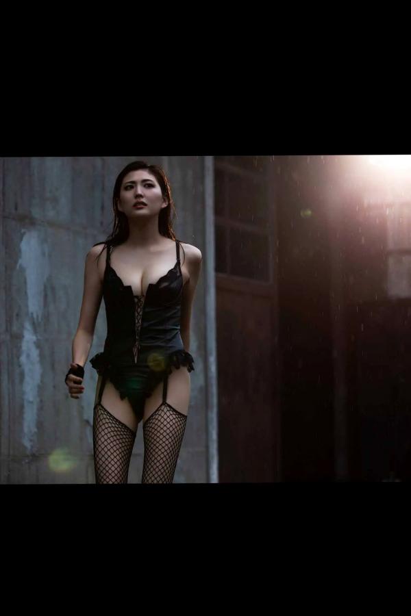 岩﨑名美  岩﨑名美 - THE LAST MISSION [73P] 丝绸睡衣性感私房写真 暗调优雅美腿诱惑第26张图片