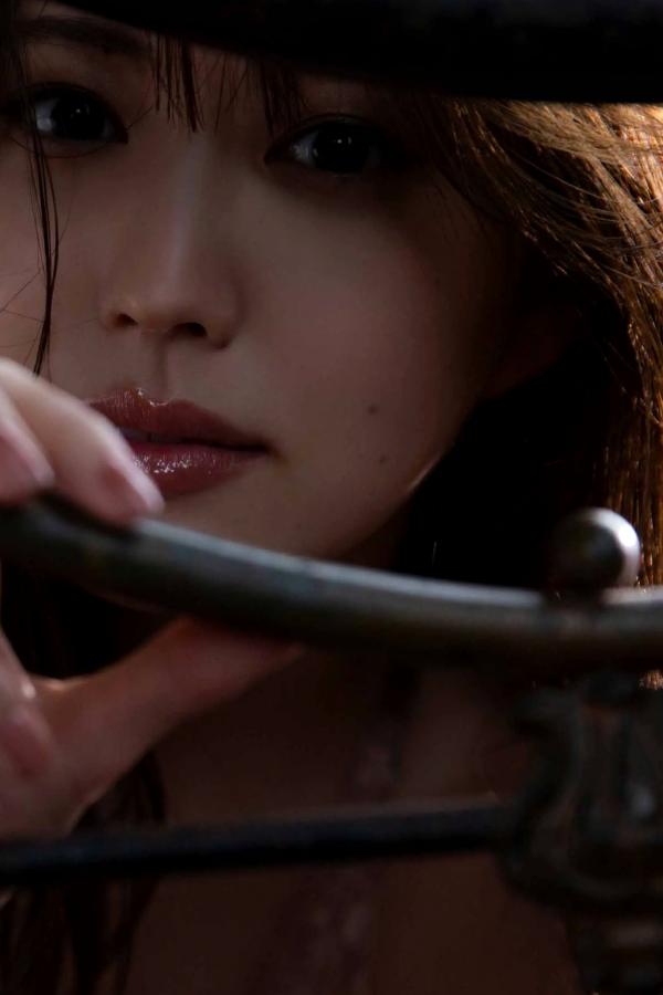 岩﨑名美  岩﨑名美 - THE LAST MISSION [73P] 丝绸睡衣性感私房写真 暗调优雅美腿诱惑第42张图片