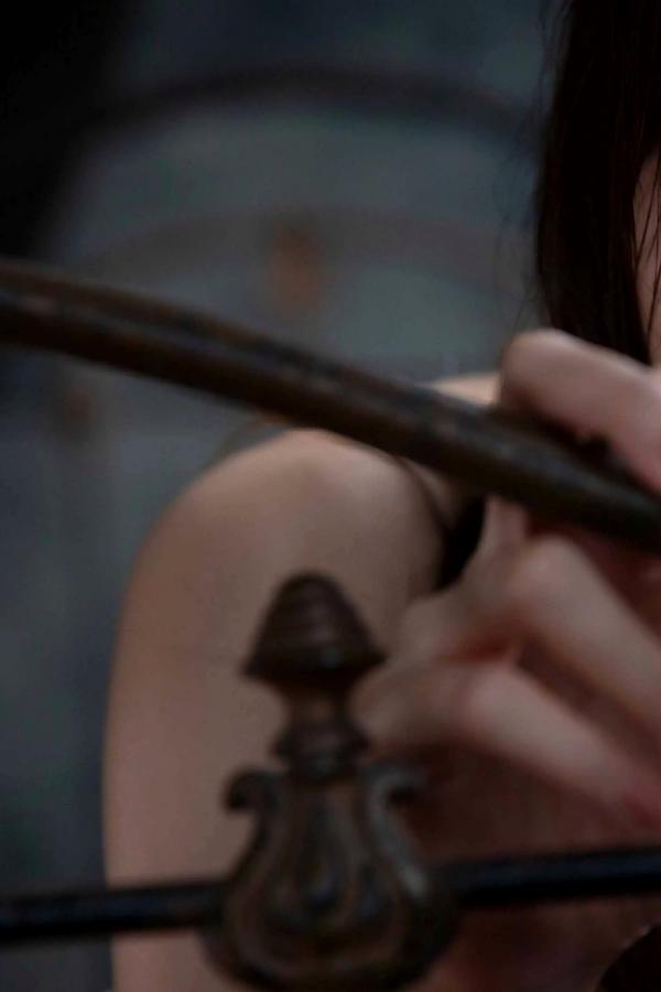 岩﨑名美  岩﨑名美 - THE LAST MISSION [73P] 丝绸睡衣性感私房写真 暗调优雅美腿诱惑第44张图片