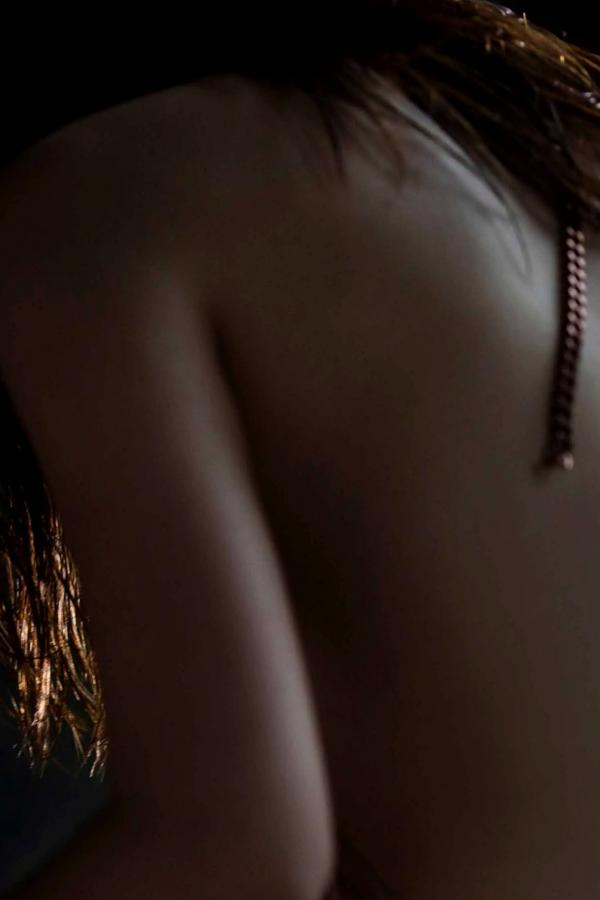 岩﨑名美  岩﨑名美 - THE LAST MISSION [73P] 丝绸睡衣性感私房写真 暗调优雅美腿诱惑第51张图片