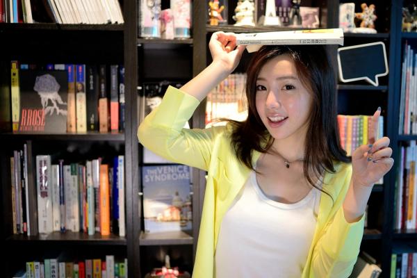 陳思穎 陈思颖  台湾正妹陈思颖《师大阳光校园行》清新校园风时尚街拍写真集第15张图片