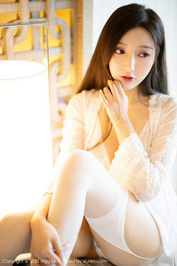 王馨瑶  王馨瑶江浙沪旅拍 精致的白色连衣裙第20张图片