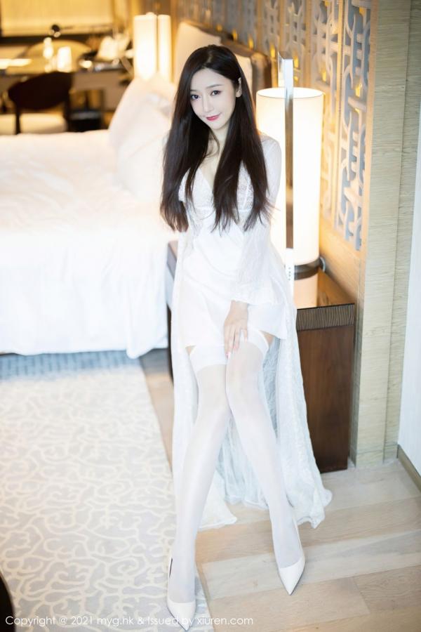 王馨瑶  王馨瑶江浙沪旅拍 精致的白色连衣裙第24张图片