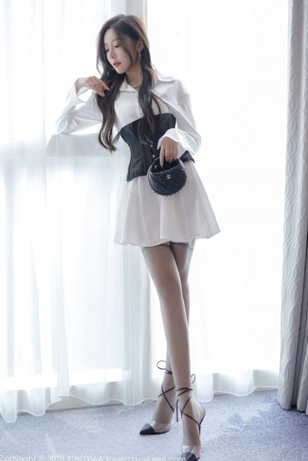 王馨瑶   XiaoYu语画界-990-王馨瑶：极致性感灰色内衣私房写真，穿白色衬衫与丝袜尽显撩人曲线，无圣光大尺度唯美呈现第4张图片