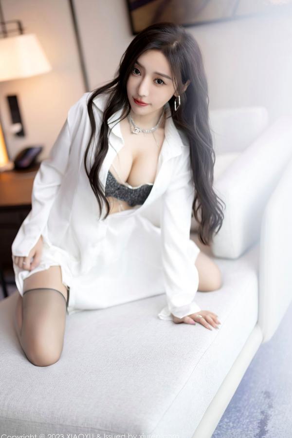 王馨瑶   XiaoYu语画界-990-王馨瑶：极致性感灰色内衣私房写真，穿白色衬衫与丝袜尽显撩人曲线，无圣光大尺度唯美呈现第21张图片