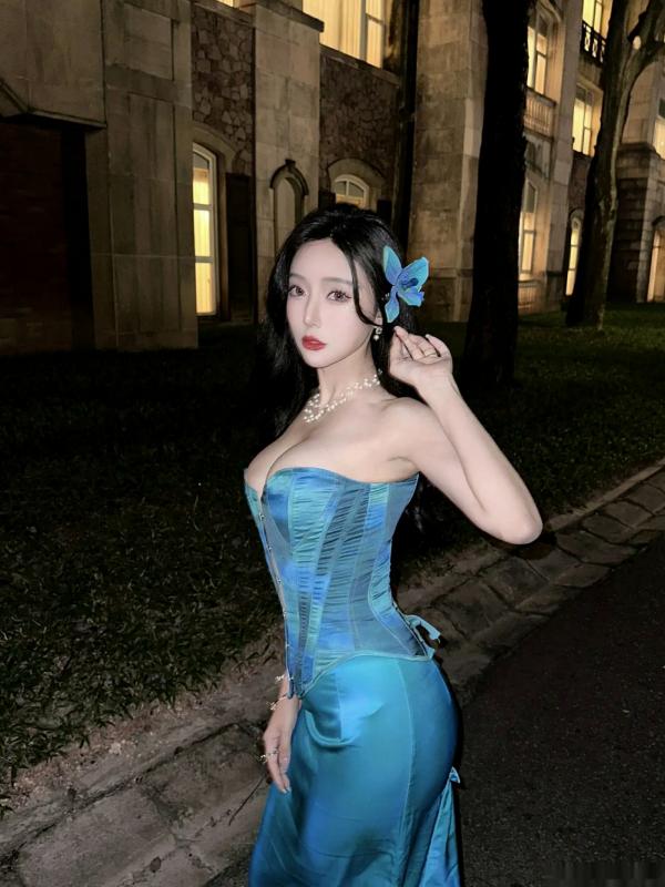 王馨瑶   [XR] 王馨瑶Yanni紫色情趣私房照，高贵吊带丝袜诱惑，极致性感美腿，绝美胴体视觉盛宴[76P]第75张图片