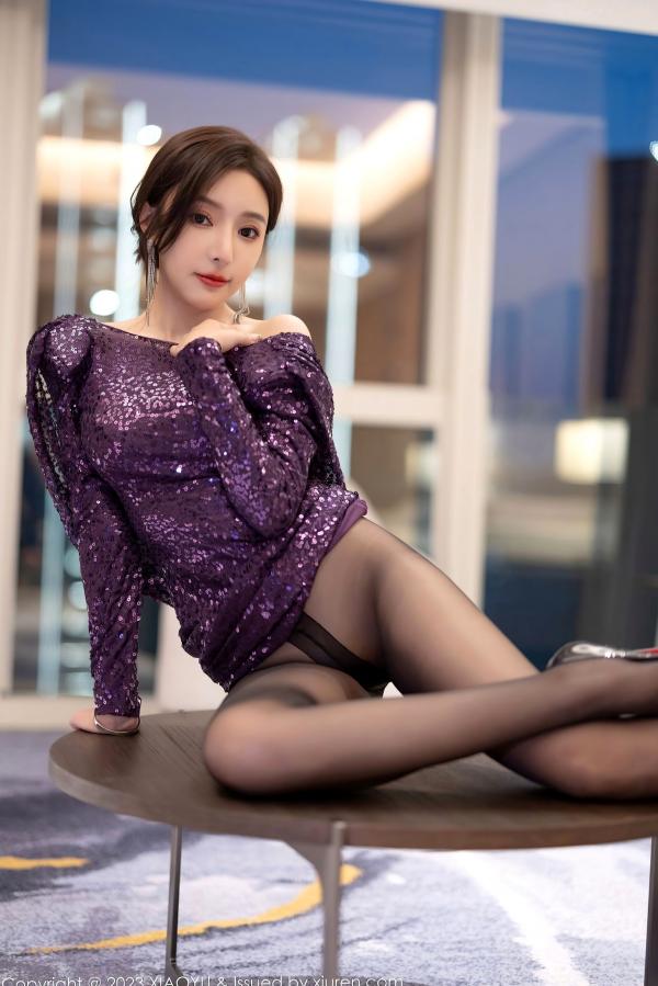 王馨瑶   王馨瑶Yanni性感私房照：紫色亮片露背礼裙搭配超薄黑丝，演绎撩人室内诱惑与高级时尚感第45张图片