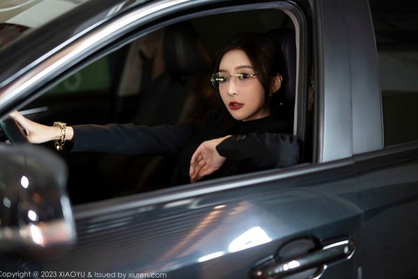 王馨瑶   XiaoYu语画界-王馨瑶Yanni黑丝OL职场诱惑与蕾丝内衣私房写真，极致身材演绎干练与性感双重风格，无圣光大尺度唯美呈现第1张图片