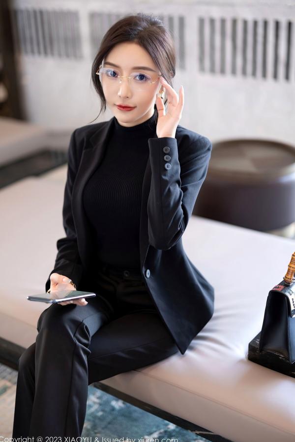 王馨瑶   XiaoYu语画界-王馨瑶Yanni黑丝OL职场诱惑与蕾丝内衣私房写真，极致身材演绎干练与性感双重风格，无圣光大尺度唯美呈现第12张图片